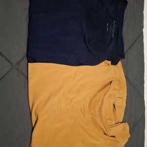 2 Women’s Susan Graver poly Blend tops